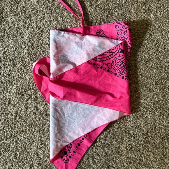 Backless Bandana Top - Picture 2 of 5